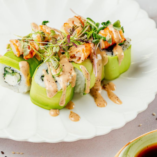 Ролл с авокадо и креветкой темпура