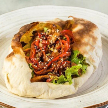 Теплый салат с цыпленком